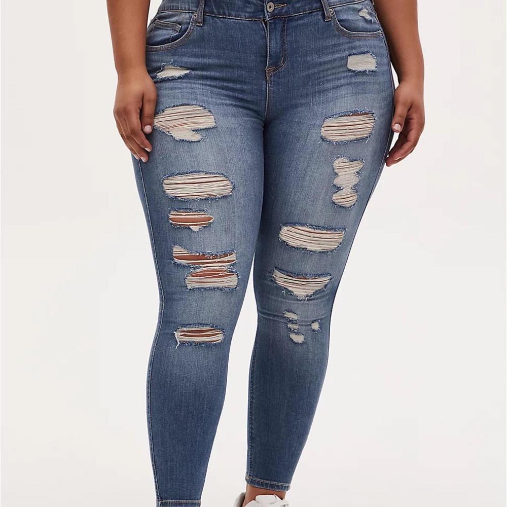 TORRID distressed bombshell skinnies